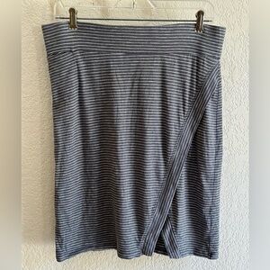 Toad & Co Gray Striped Lightweight Skirt Size Medium